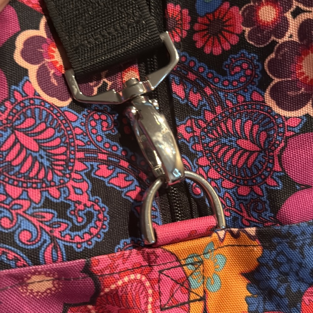 Like new Vera Bradley Floral Fiesta Weekender/Carryon Bag. Retired Pattern. - Picture 8 of 10